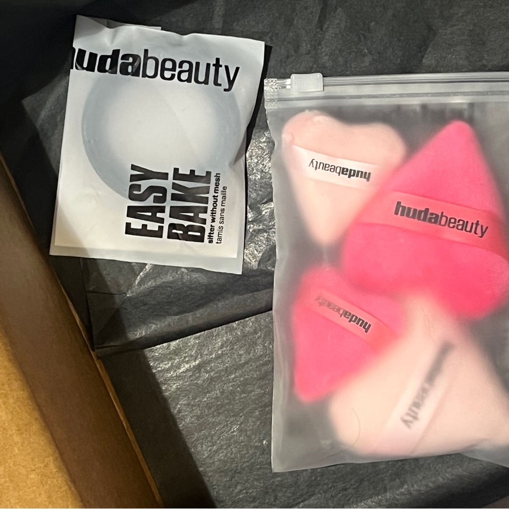 Huda Beauty exclusive 4 pcs hot pink powder puff AND easy bake sifter